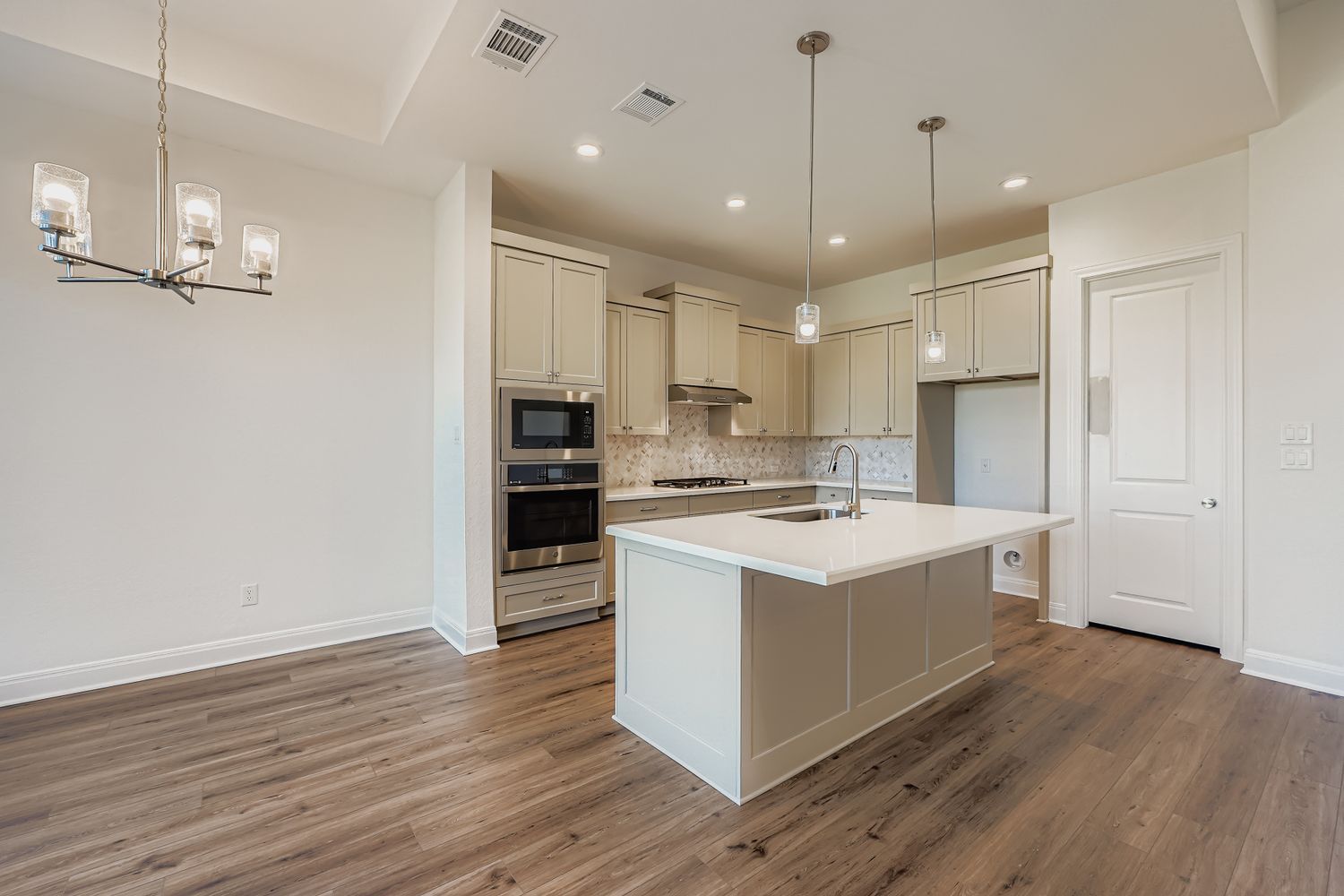 6creeks-Madeline-141-prickly-poppy-loop-1500x1000-Kitchen