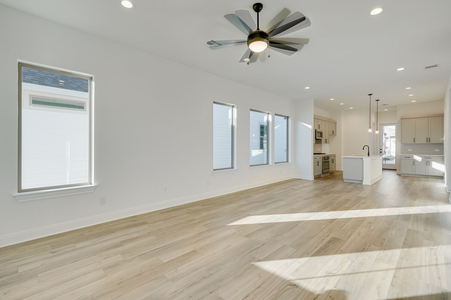 Porch-at-Du-Pre-440Burlingtondr-Tyler-Kitchen2