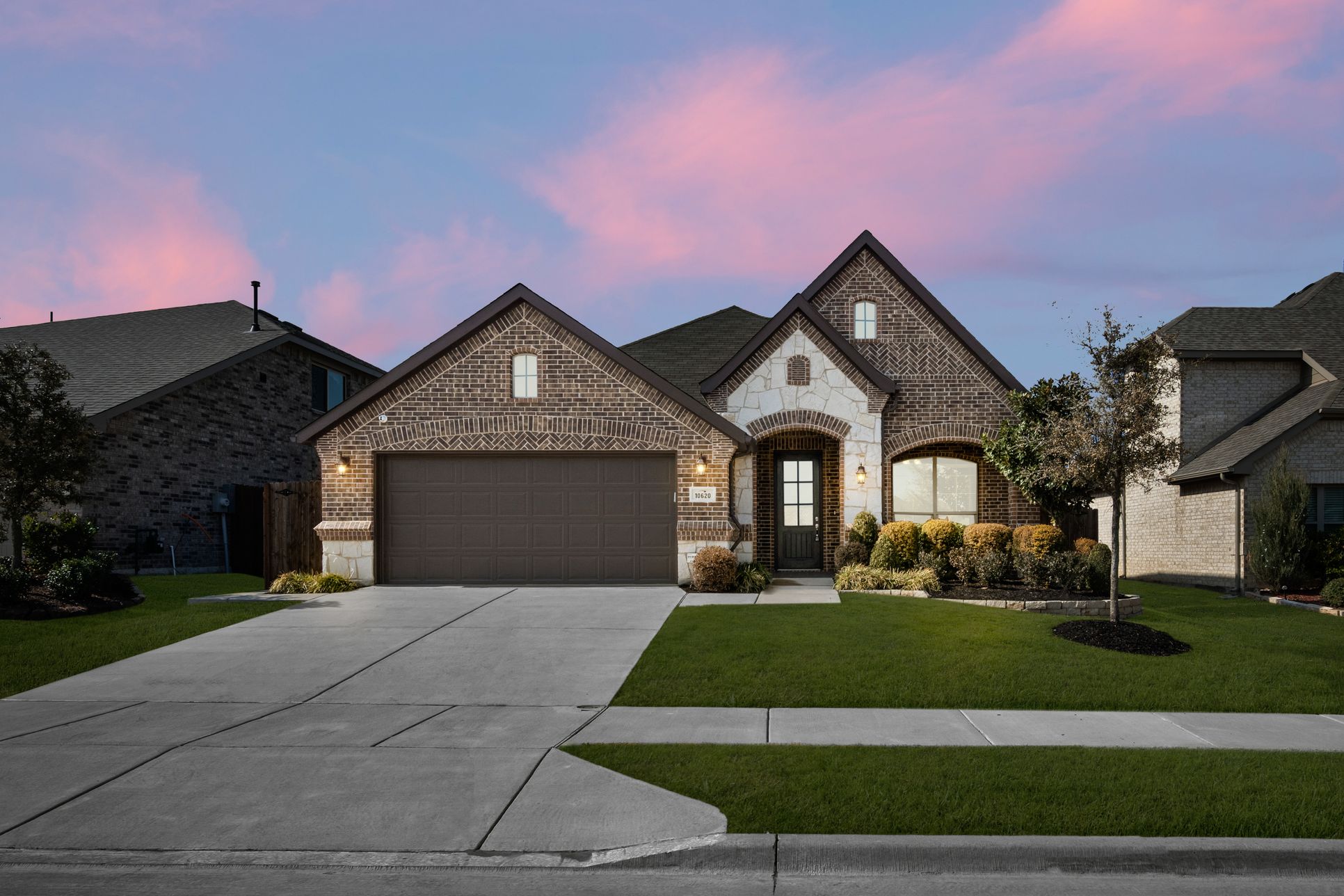 Hulen Trails-MODEL-Concept 1991-10620 Moss-Front Twilight1-Risewell Homes
