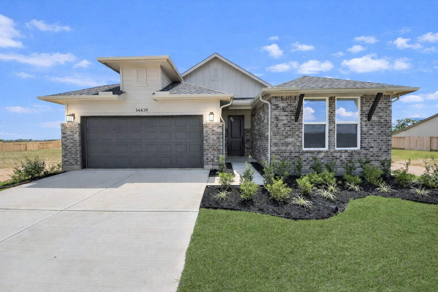 Canopies - Lot 2 - Front - Homesite Photography