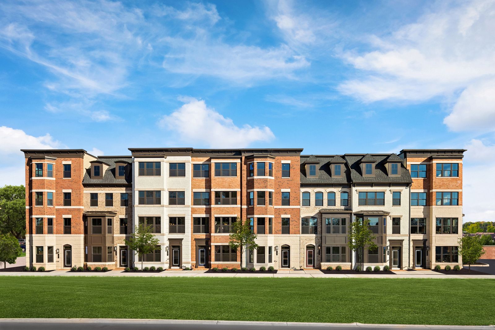 STATELY NV TOWNHOMES IN THE TOWN OF VIENNA