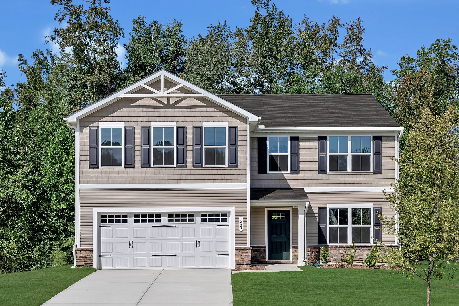 CHARMING SINGLE FAMILY HOMES IN ZEBULON FROM THE UPPER $200s:New homes at this price are hard to find! Schedule a visit to Pearces Landing - offering single-family homes with amenities & tree-lined homesites in Zebulon, just 30 minutes from Raleigh.