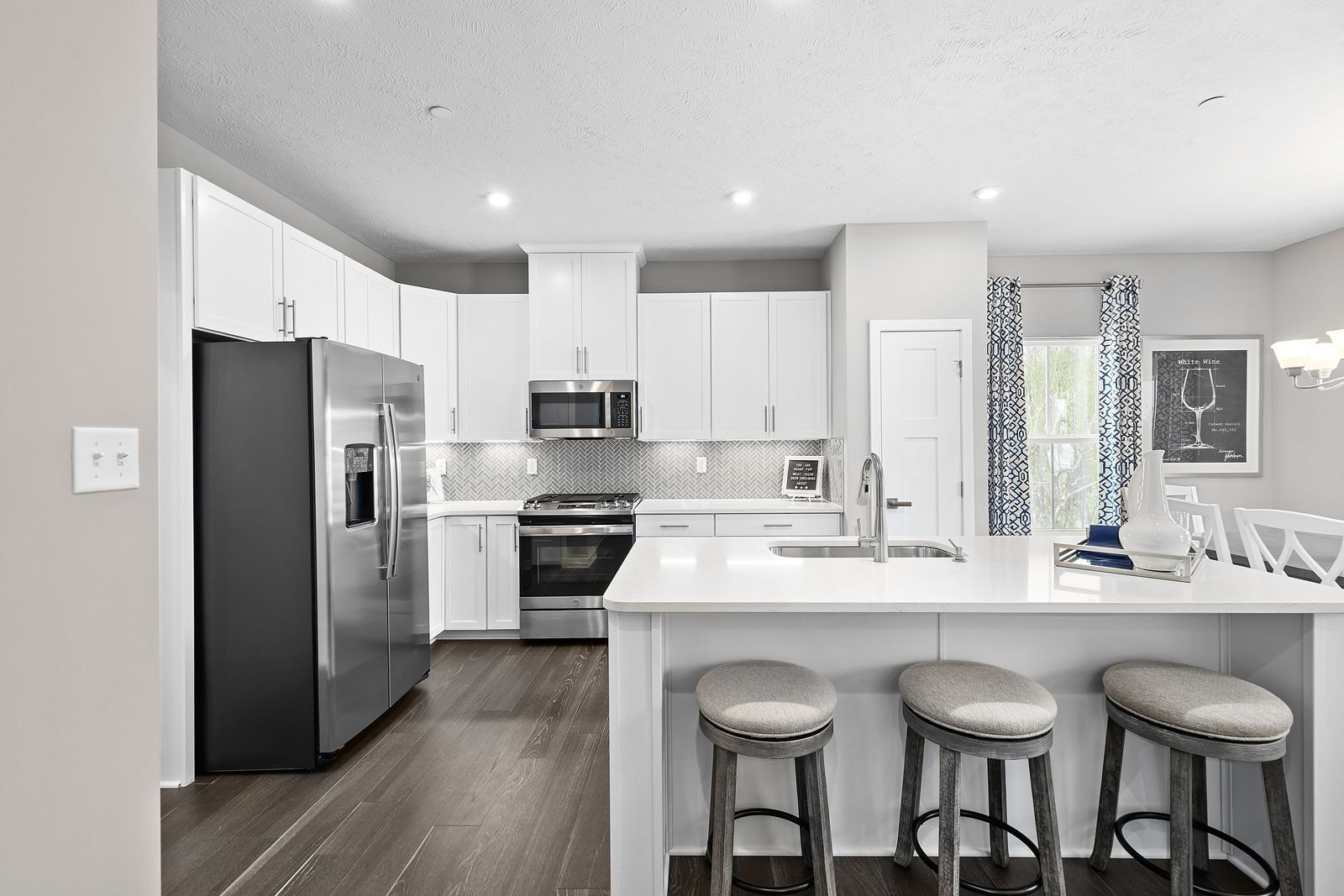 Live, Work and Play at Windsong Townhomes:New affordable townhomes walkable to Publix, shopping & dining! Windsong Townhomes is Sumner County's fastest selling community. Click here to schedule a tour.