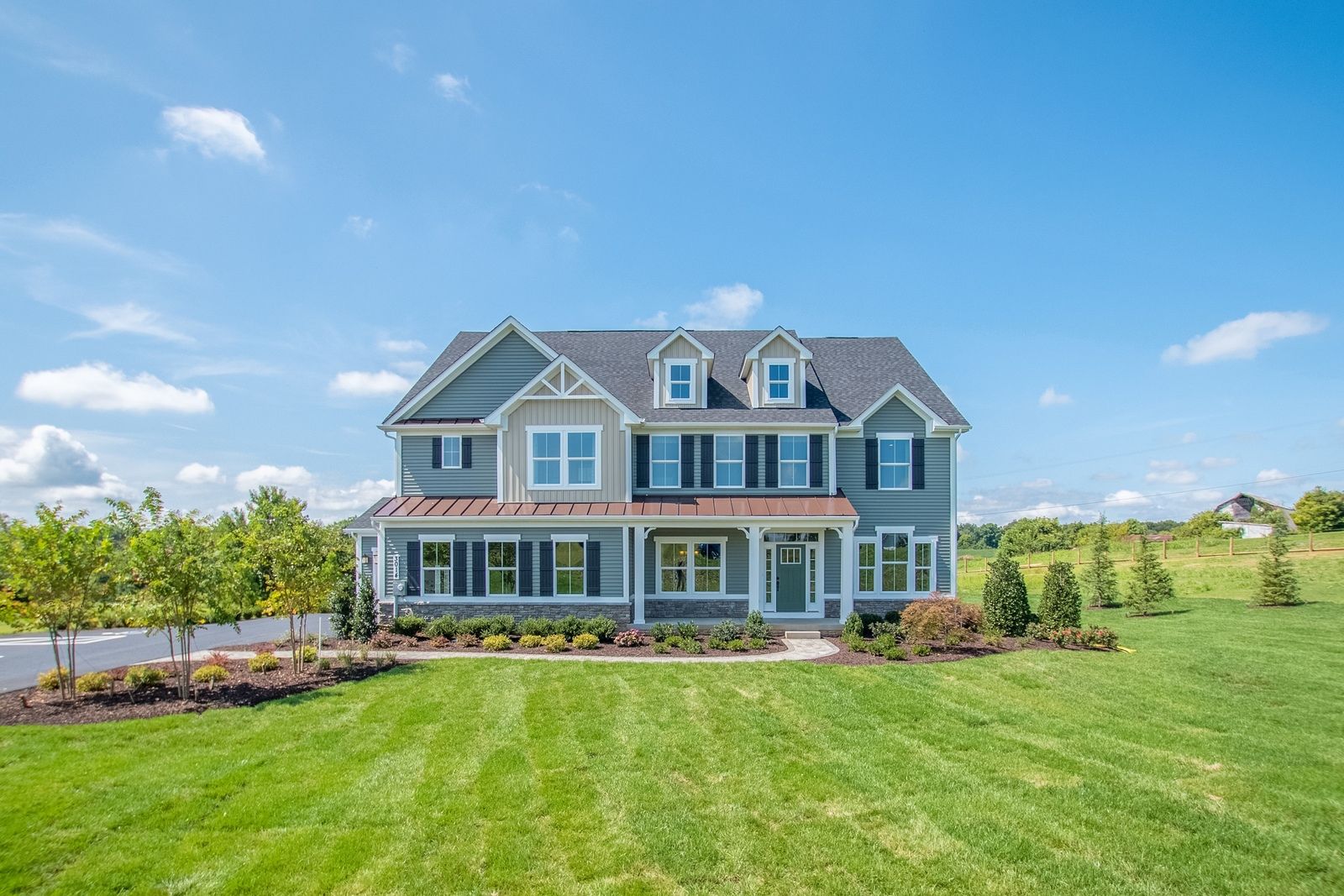 ENJOY ESTATE LIVING AT ROYAL WHITE OAKS