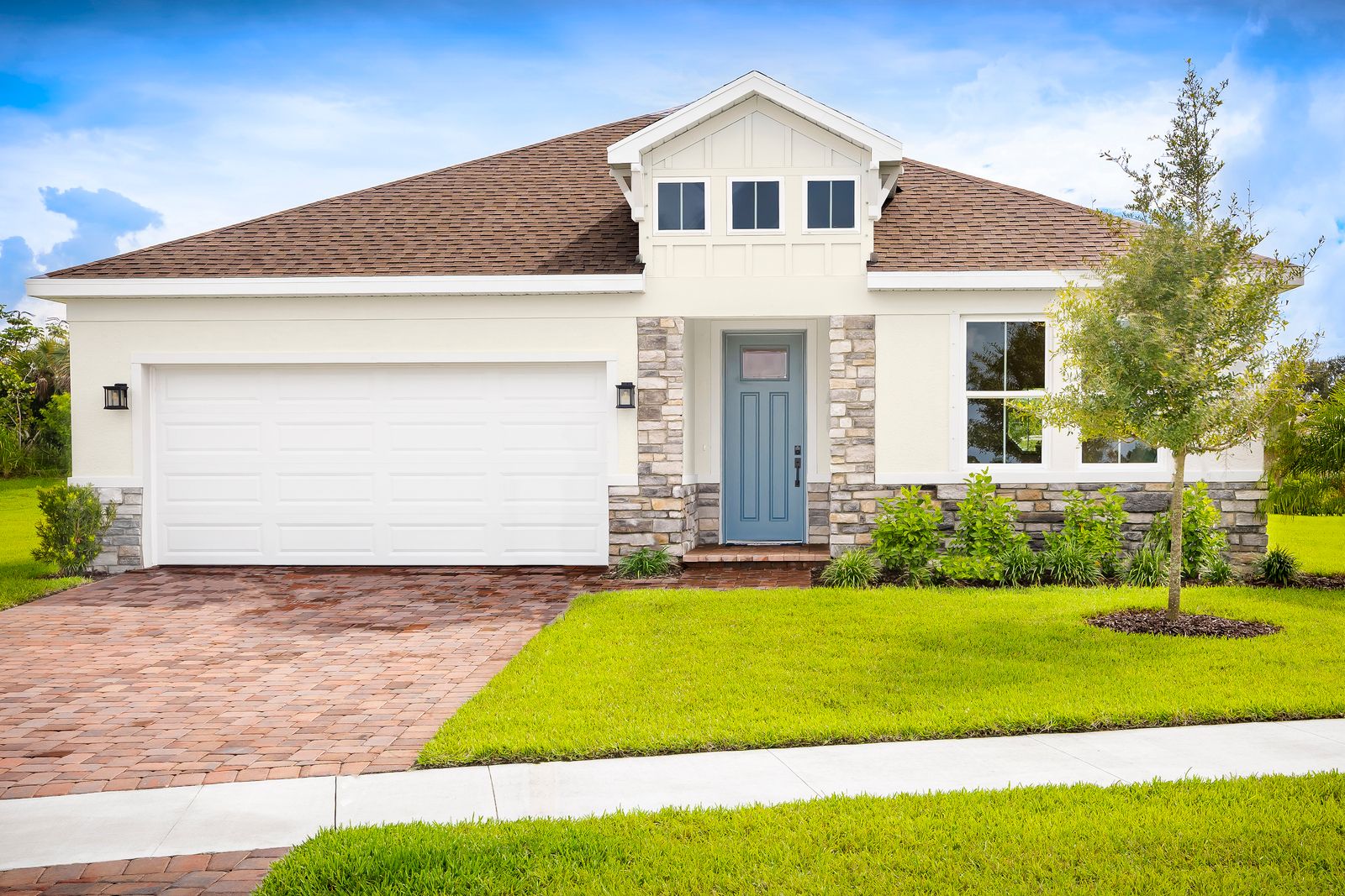 New single-family homes in Kissimmee with modern and flexible designs. ?