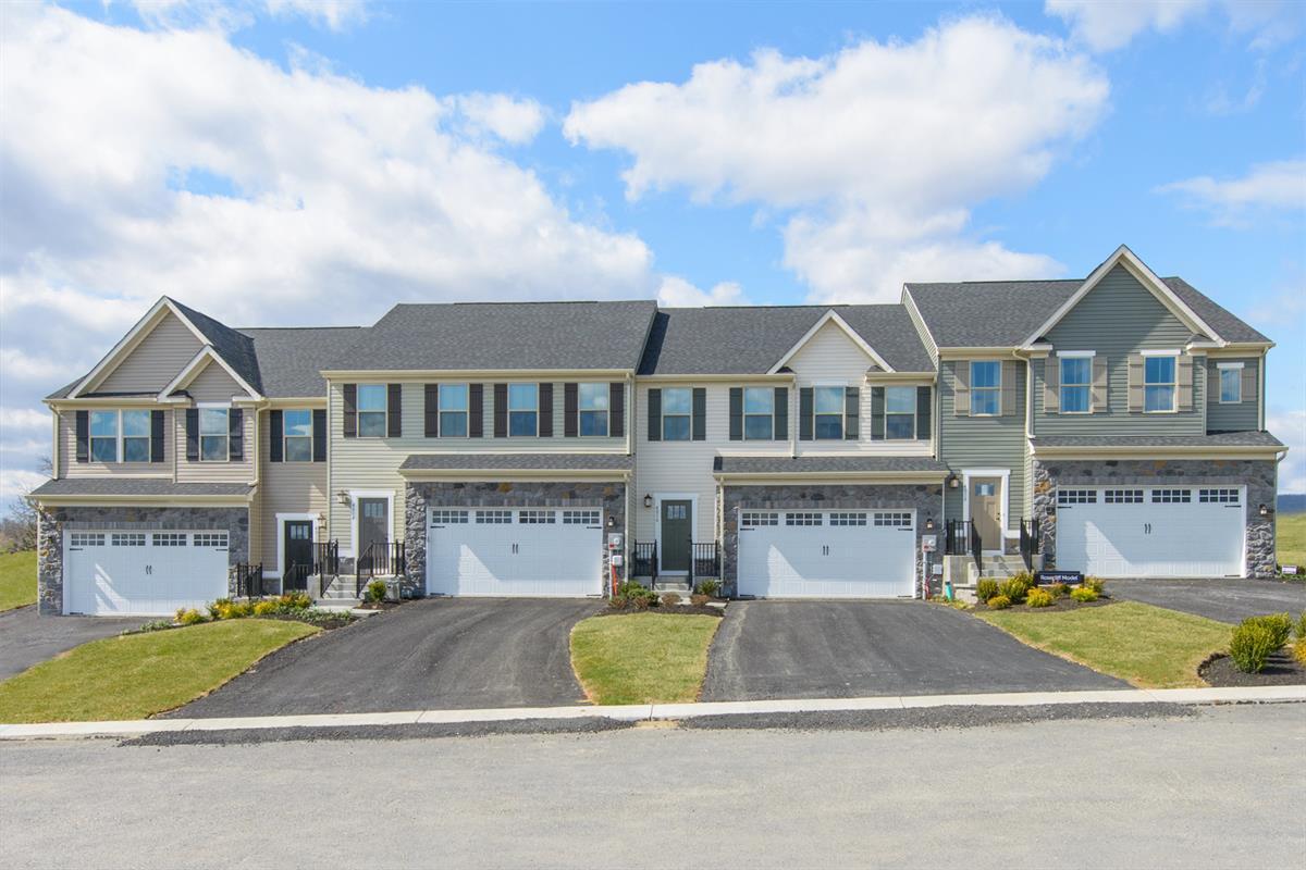 Welcome to Stray Winds Farm