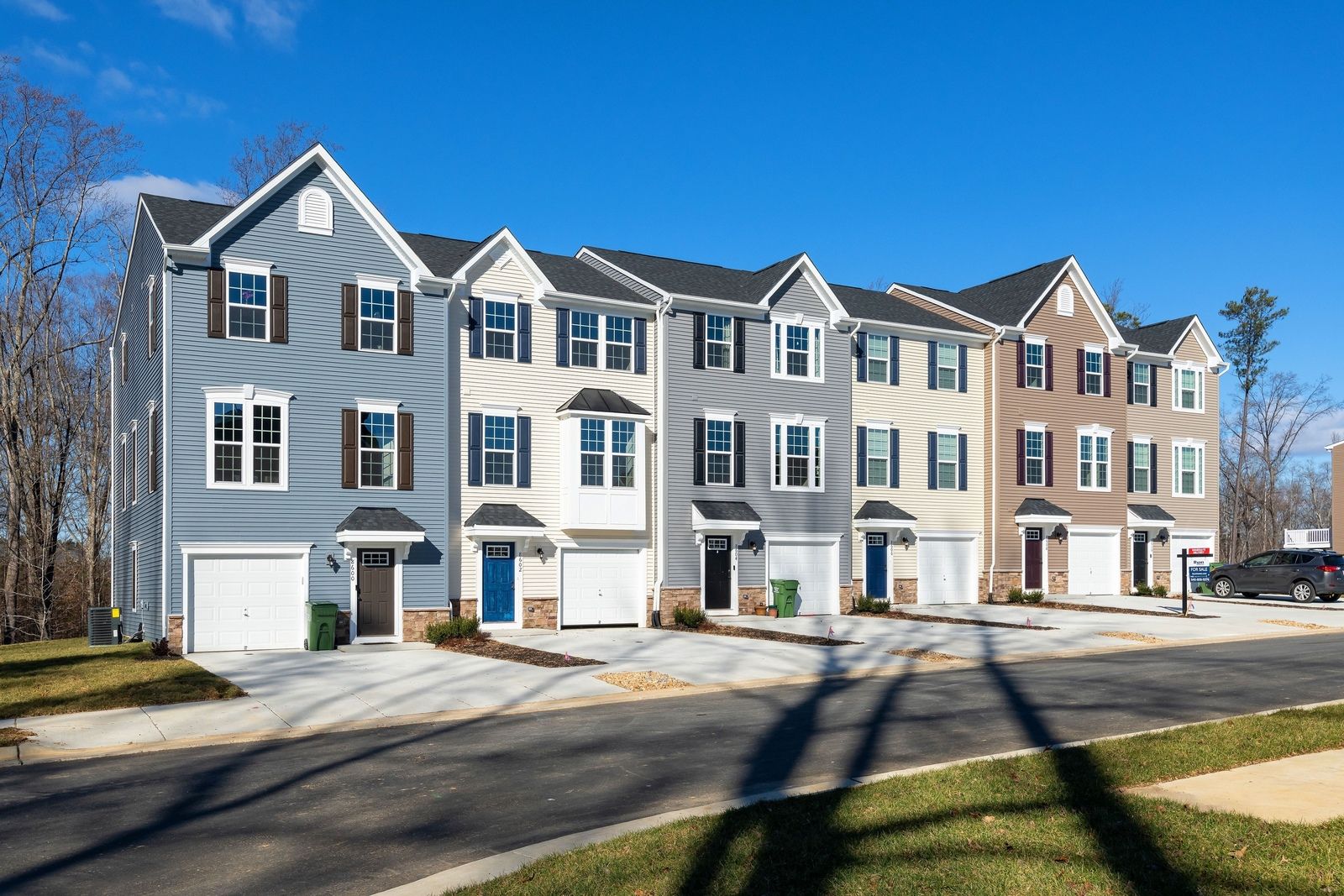 COURTHOUSE COMMONS TOWNHOMES HAS 1 QUICK MOVE-IN!