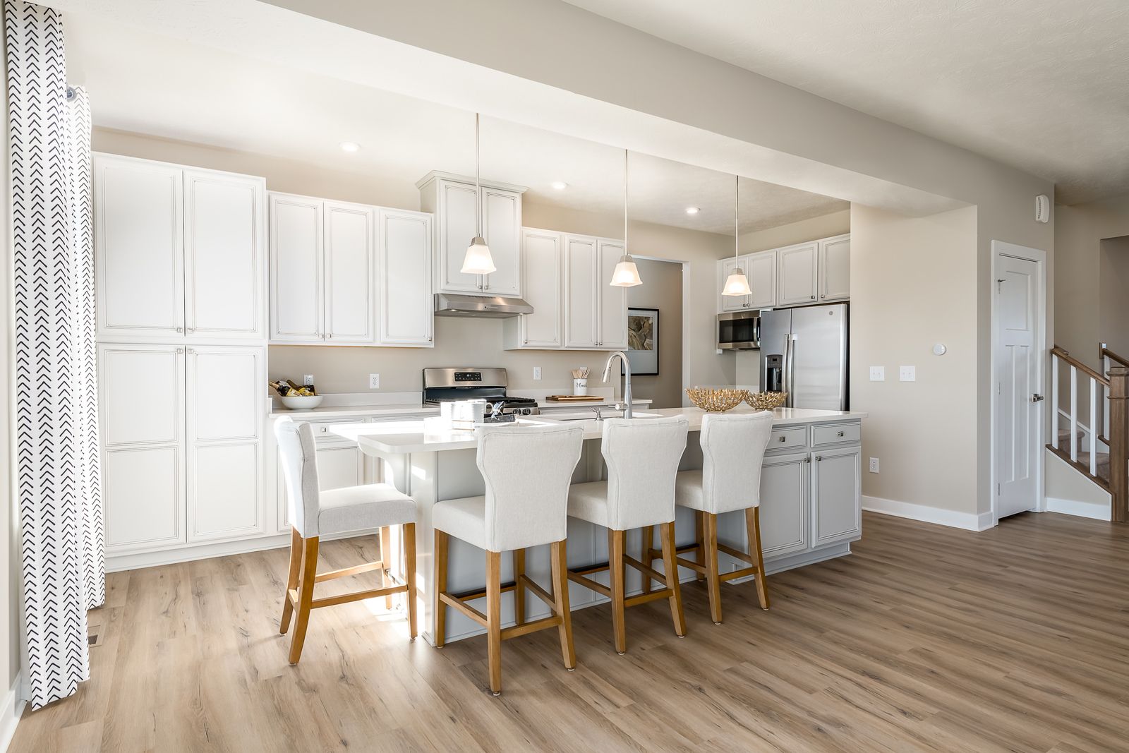 LUXURY FINISHES INCLUDED WITHOUT THE ADDED PRICE:Why settle for a new home without the features you want? Creekridge includes quartz, stainless steel appliances, upgraded flooring and cabinets.