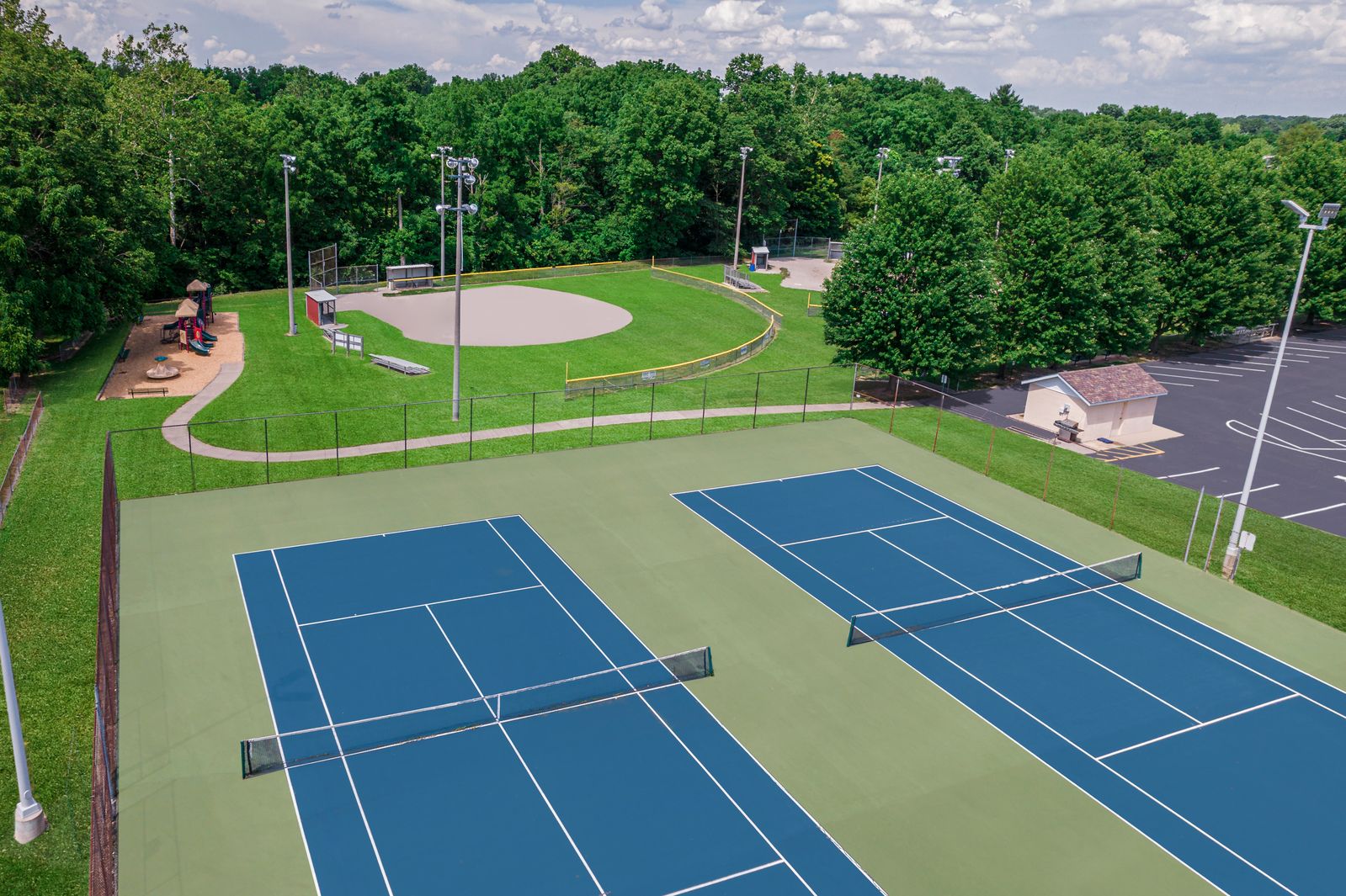 COMMUNITY AMENITIES & NEARBY PARK