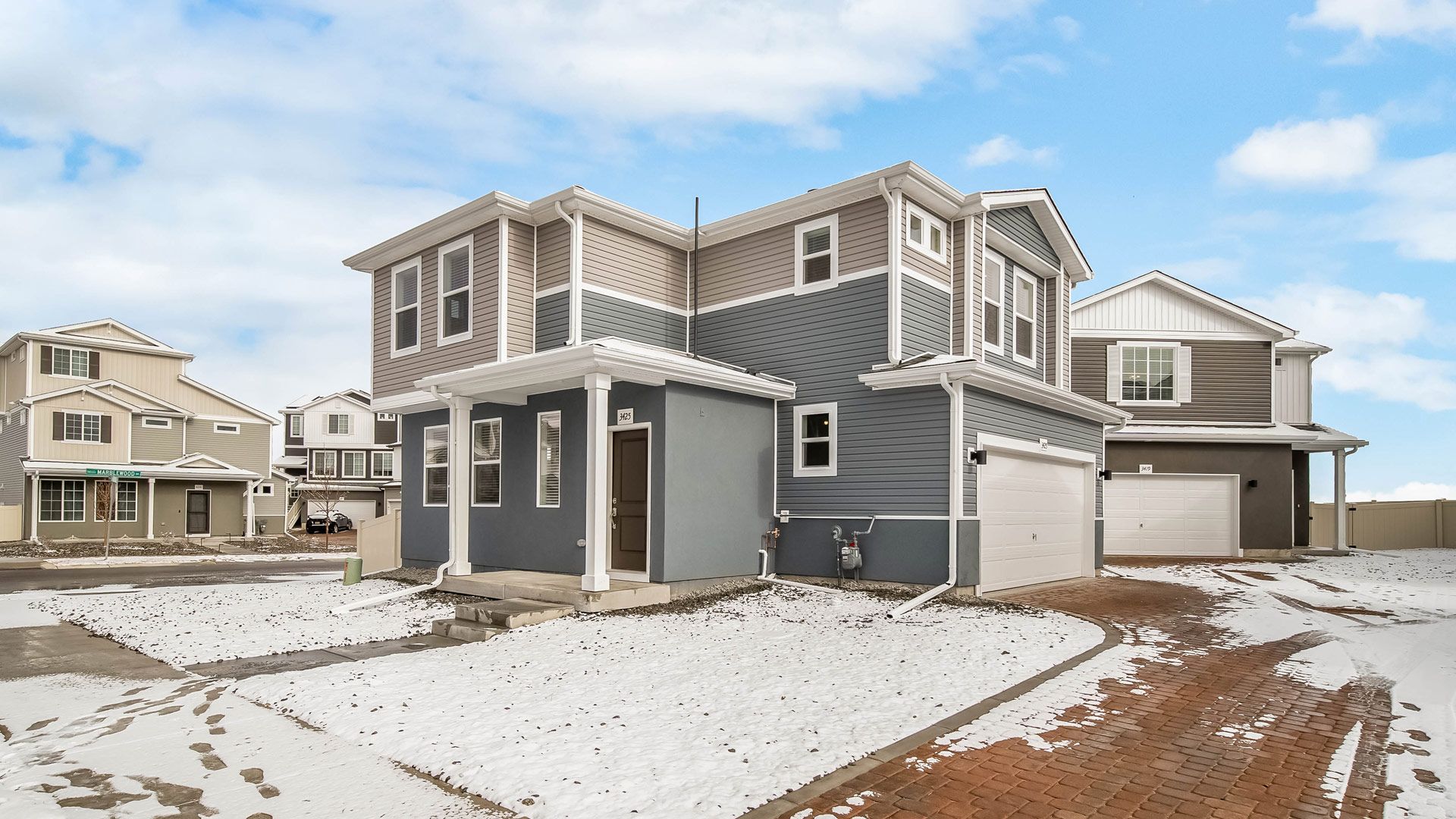 124 Palfrey Coach TRR 3425 Streamwood Dr:The Palfrey