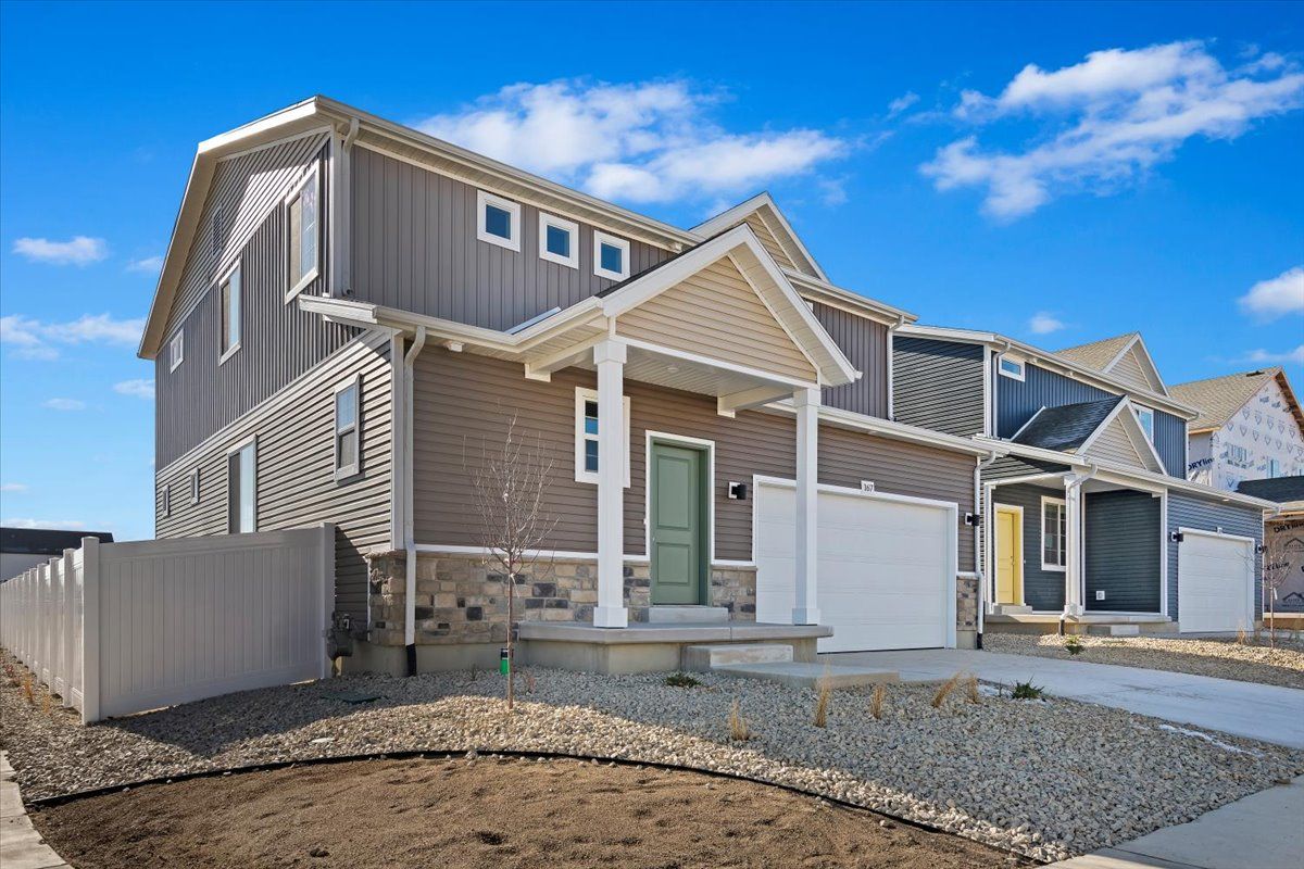 Espirit Exterior and Yard:A Side View of the Espirit