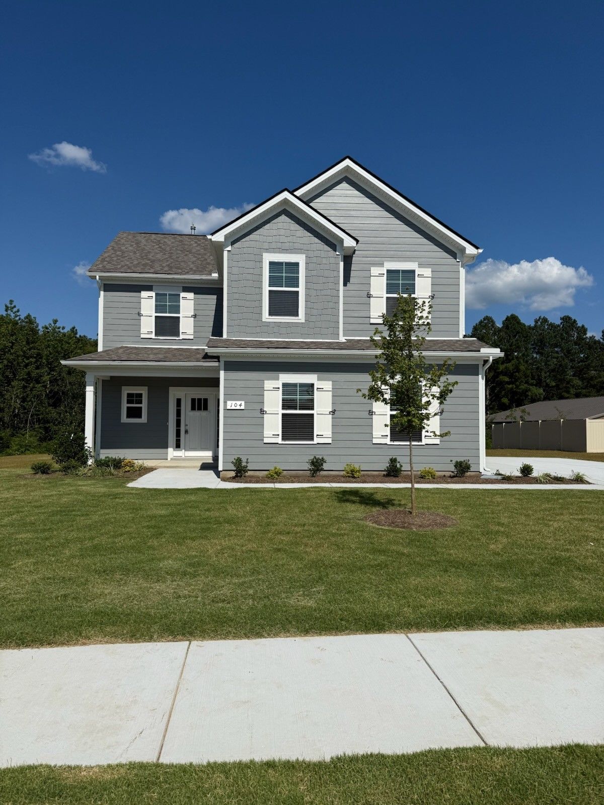 Exterior:Welcome to 104 Stillwater Way, Tullahoma, TN. 37388. Stillwater is a natural gas subdivision, sidew