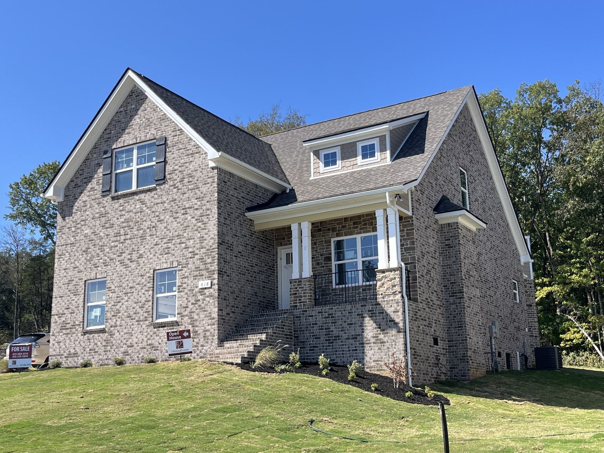 Exterior:Fantastic curb appeal