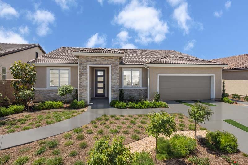 PacificCommunities_Parkview_Plan2-FrontExterior2_3014c-4x200