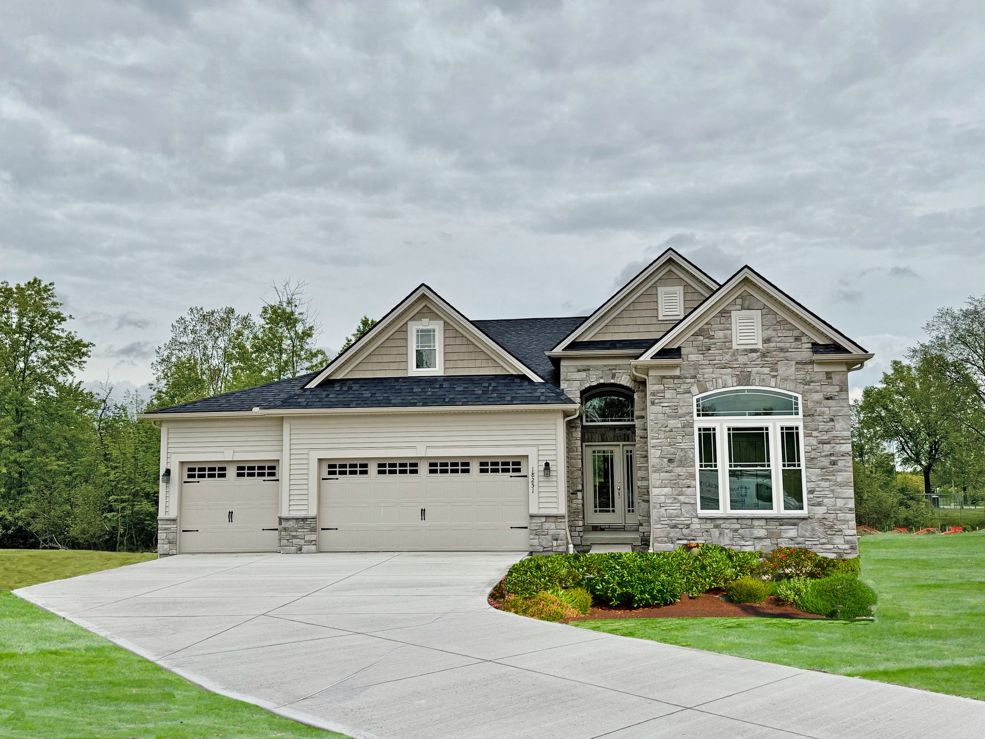 Hamilton II:with 3rd Car Garage