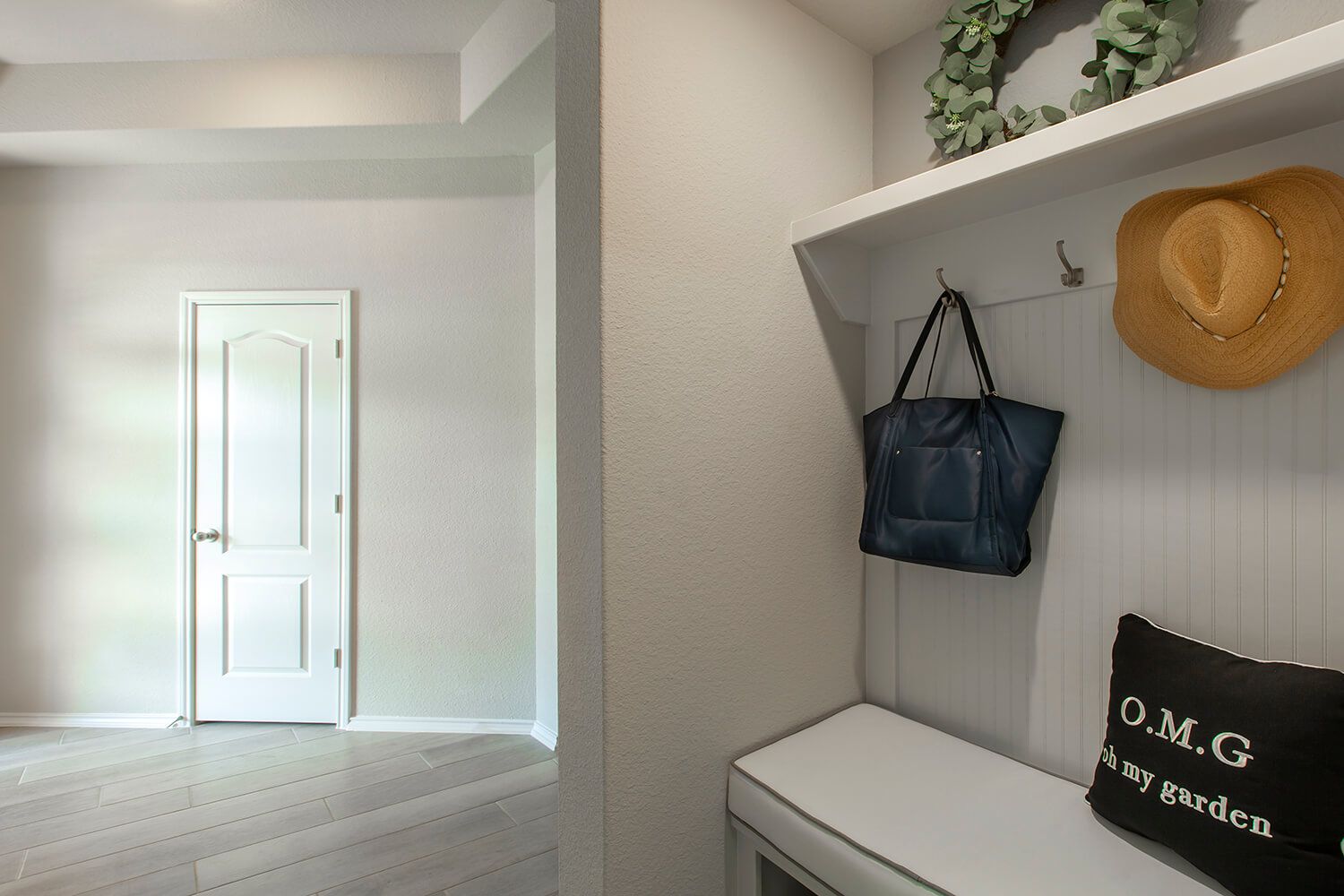 Entry - Leona (4257 Plan)