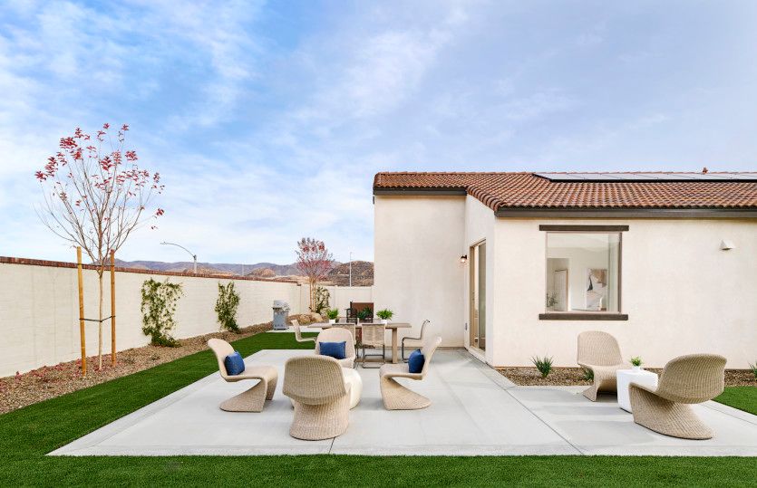 Exterior:Gateway Backyard (Model at Alberhill Ranch)