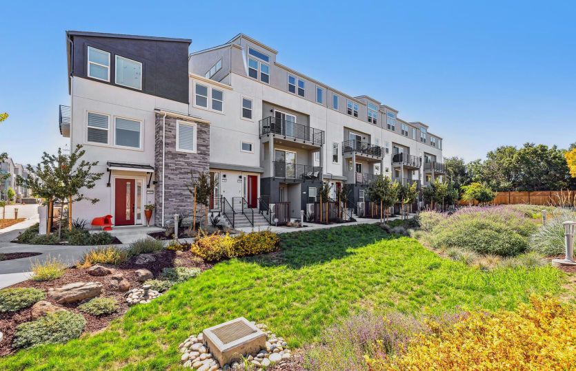 Exterior:Avenue - Building 30