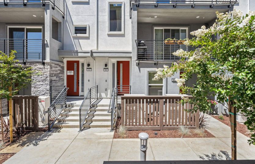 Exterior:Avenue lot 275