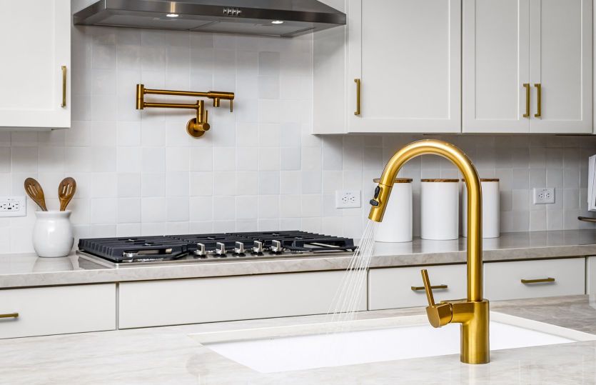 Ashton:Gorgeous kitchen with large island