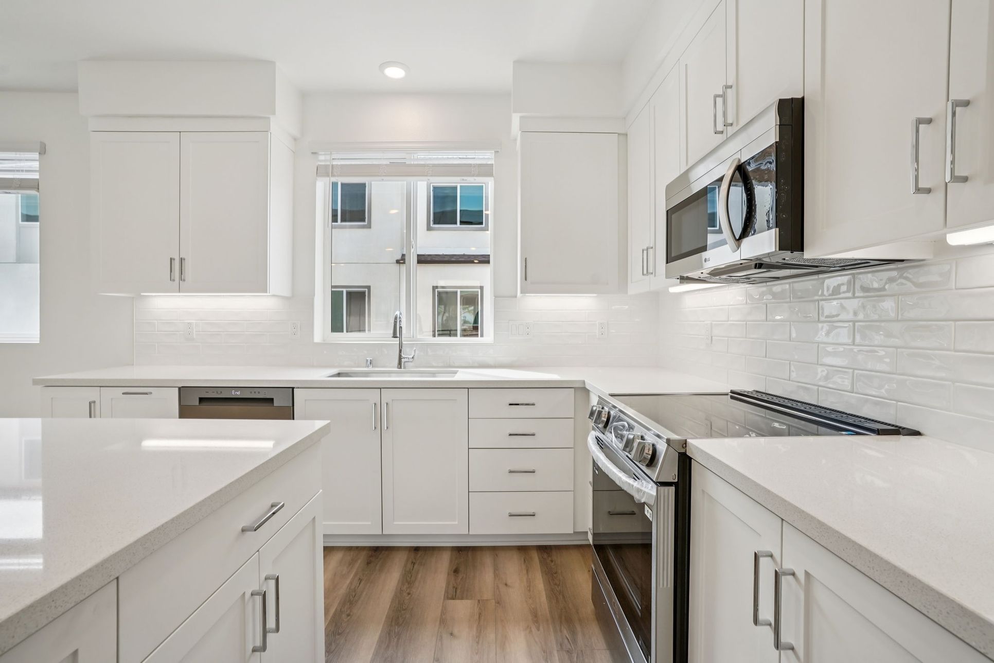 Kitchen:Spacious kitchen with undercabinet task lighting
