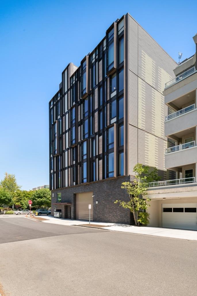 Residences at GIS Plaza (The),98004