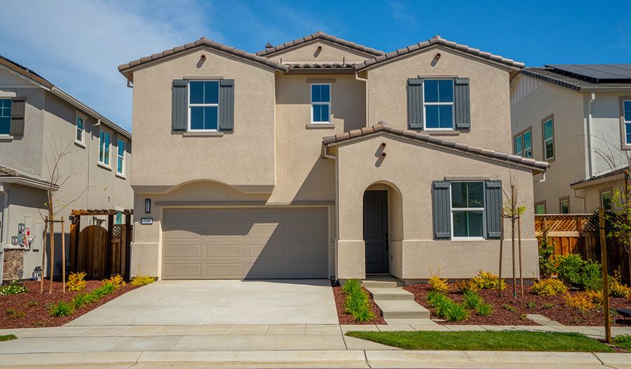 Bradford-128-BellezaLakeview Exterior:Exterior