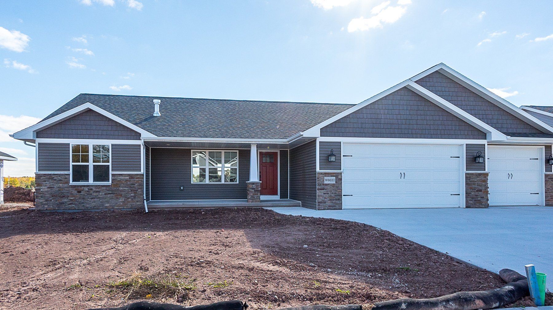 Ries Custom Homes,54140