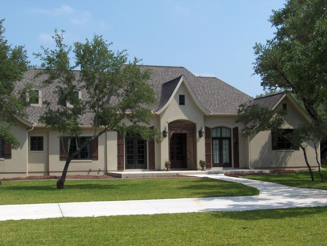 Robert Allison Custom Homes,78606