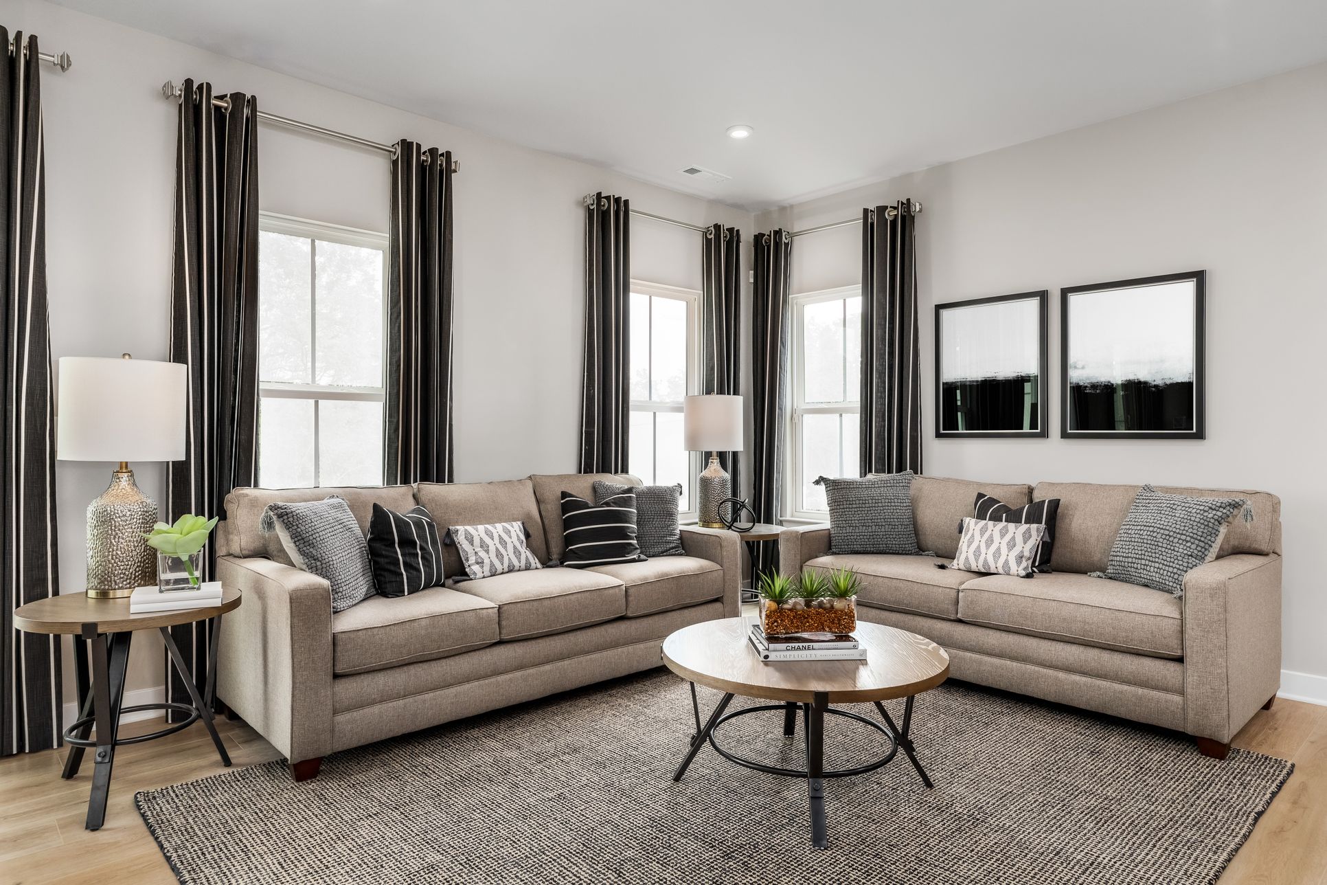 Roxbury w/ 6 Extension