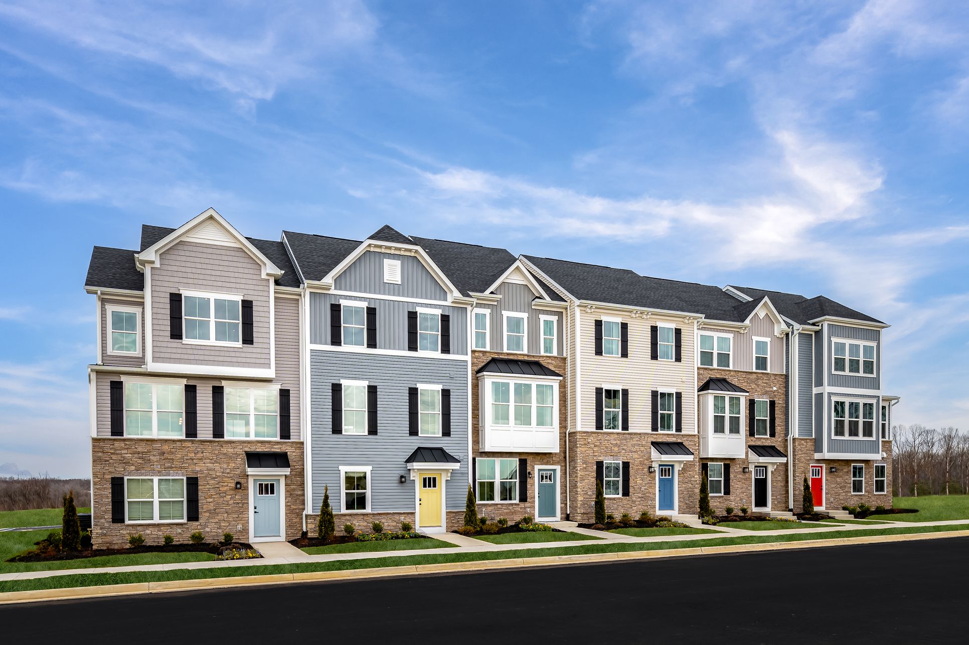 Fastest-Selling Townhomes in Fredericksburg - 335 Homes Sold in just 2 Years!:Alexander's Crossing has welcomed 291 homeowners in the last 22 months, making it the #1 selling community in Northern Virginia! Schedule your visit today to learn more.