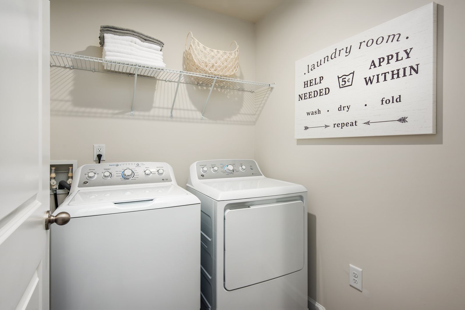 ALL APPLIANCES INCLUDED, EVEN A WASHER AND DRYER! SAVE AND ENJOY A HASSLE-FREE MOVE-IN EXPERIENCE