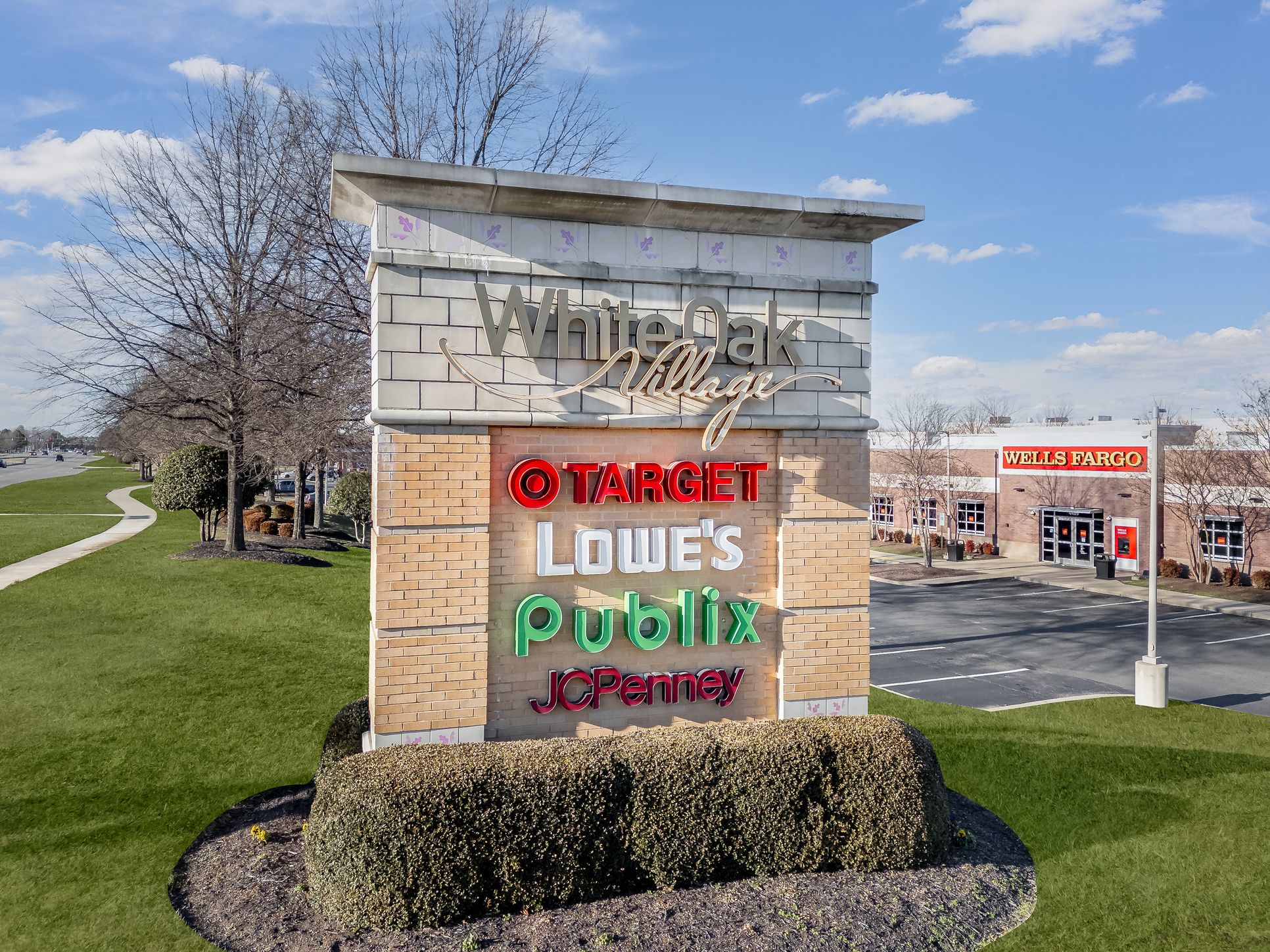 Live close to White Oak Village with Publix, Target, Lowe's & more just minutes away.