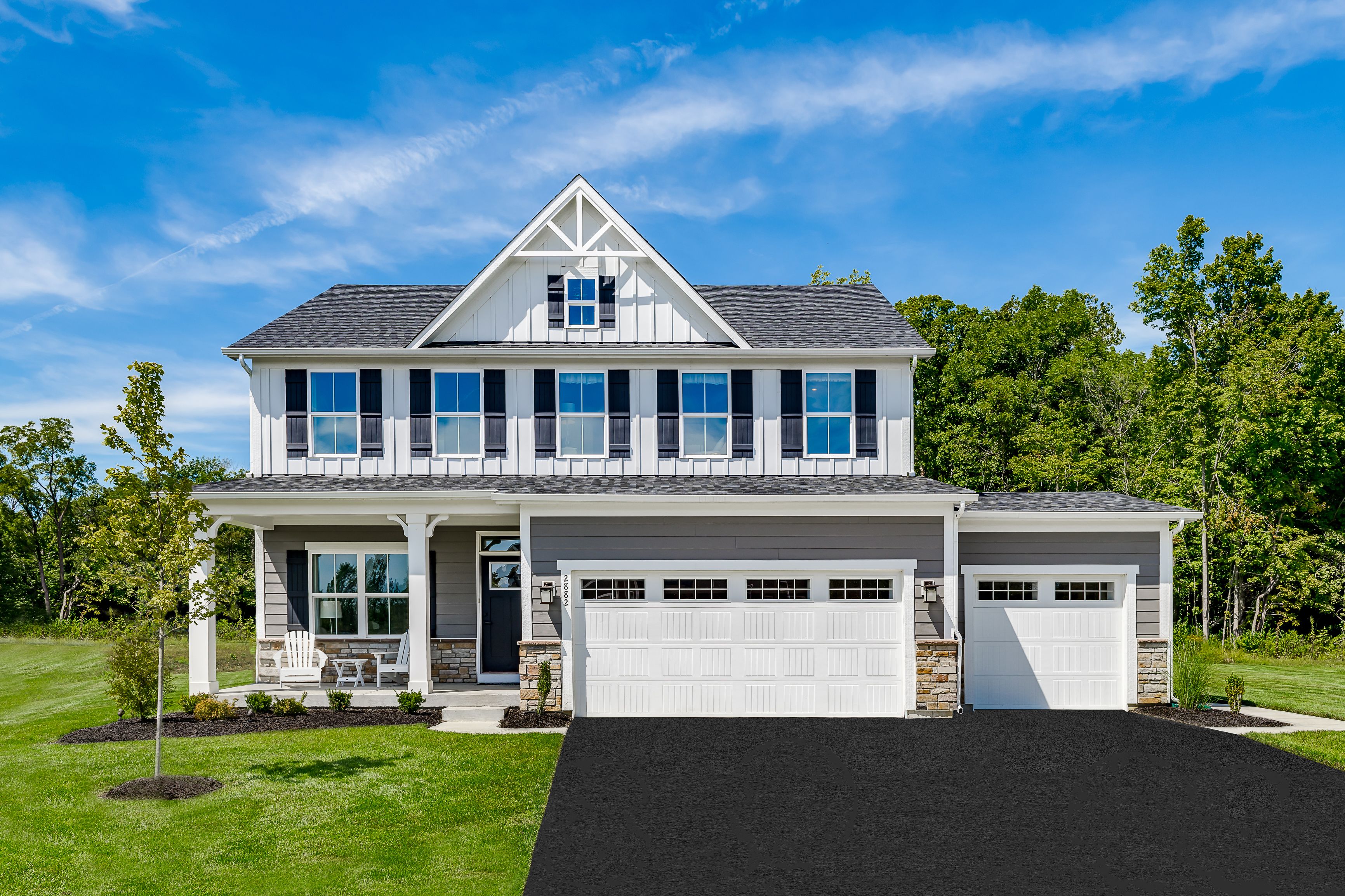 Spacious homesites wide enough for a 3-car garage for maximum curb appeal and storage:Choose a 3-car homesite on select floorplans for maximum curb appeal, storing vehicles away from the elements, or all your recreation equipment.