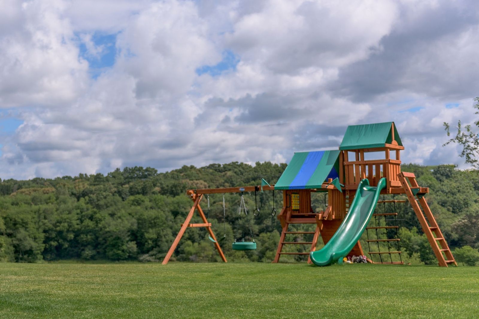 Up to half-acre homesites, many with scenic views, or backing to mature trees:Create the outdoor oasis you’ve always wanted. With a spacious homesite up to ½ acre you’ll have room for a patio, playset, pool, shed, or whatever else you can dream up!