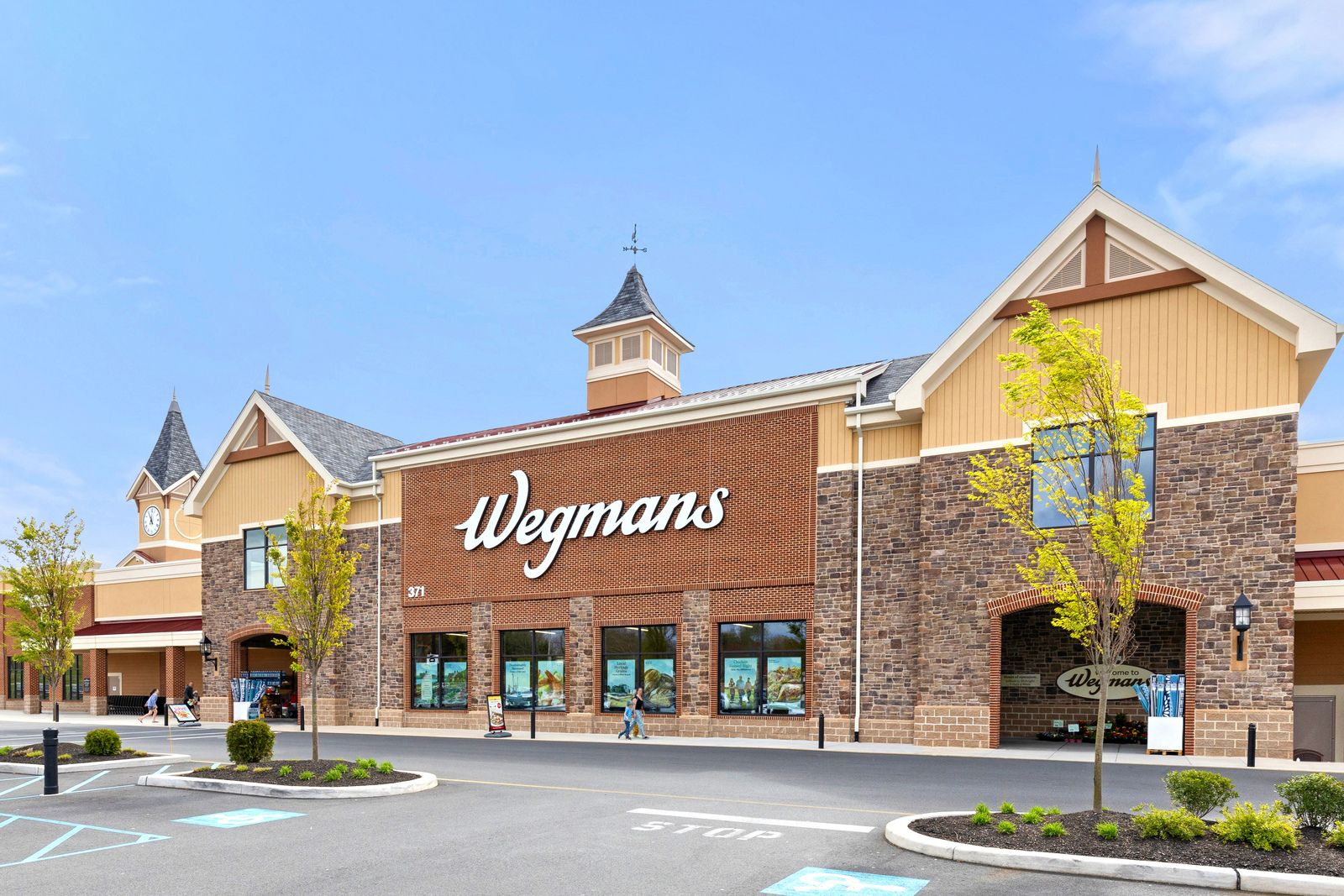 Live in the middle of everything – Wegmans, gyms, shopping, parks, and recreation are within minutes:Wegmans is less than 2 miles from home at Delaware National. You&rsquo;ll find Starbucks, Hockessin Athletic Club, and more close to home, too.