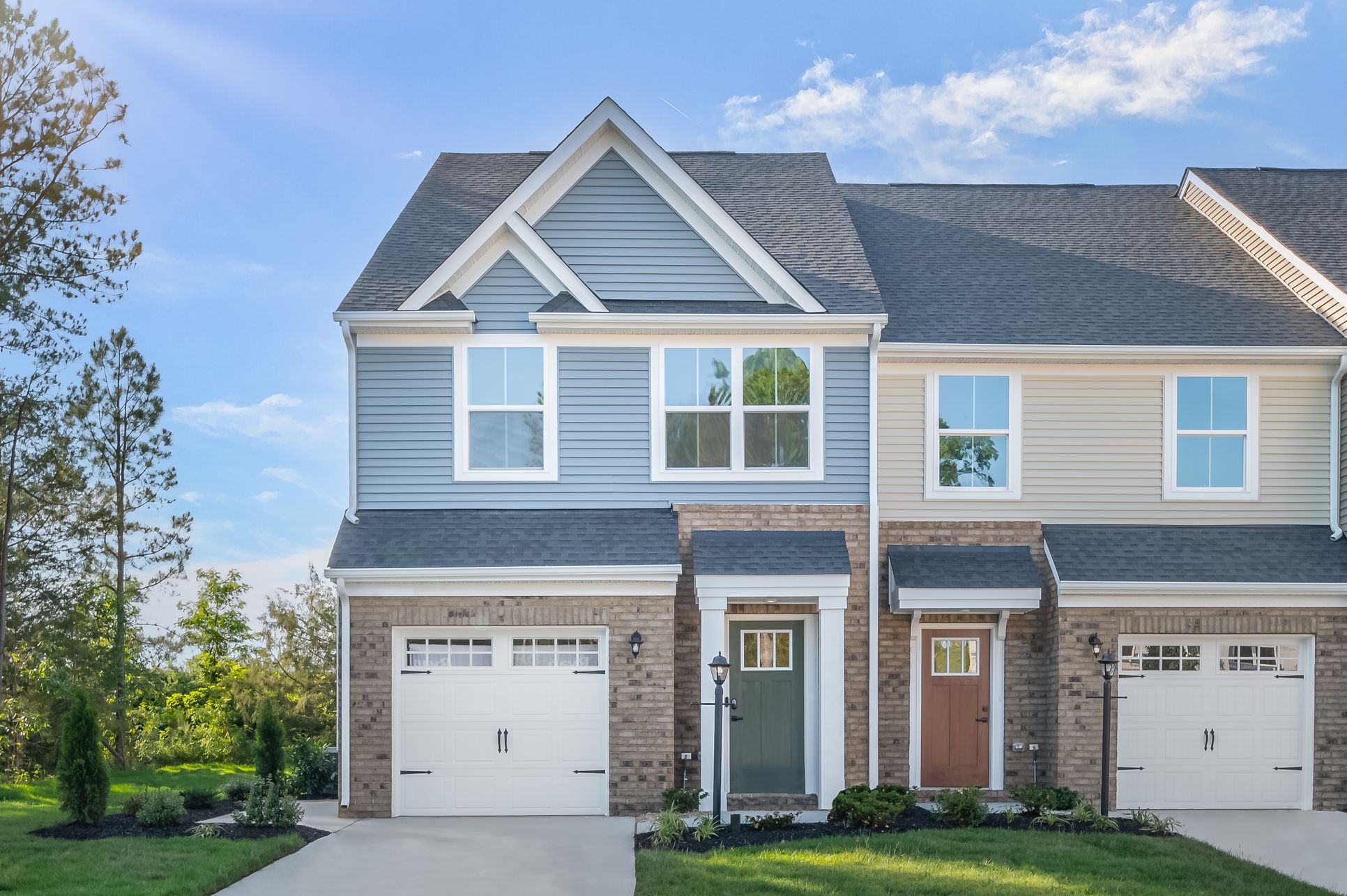 SPECIAL – End Unit with $30,000 in upgrades for just $359,920 – over $15,000 of savings until 03/15!