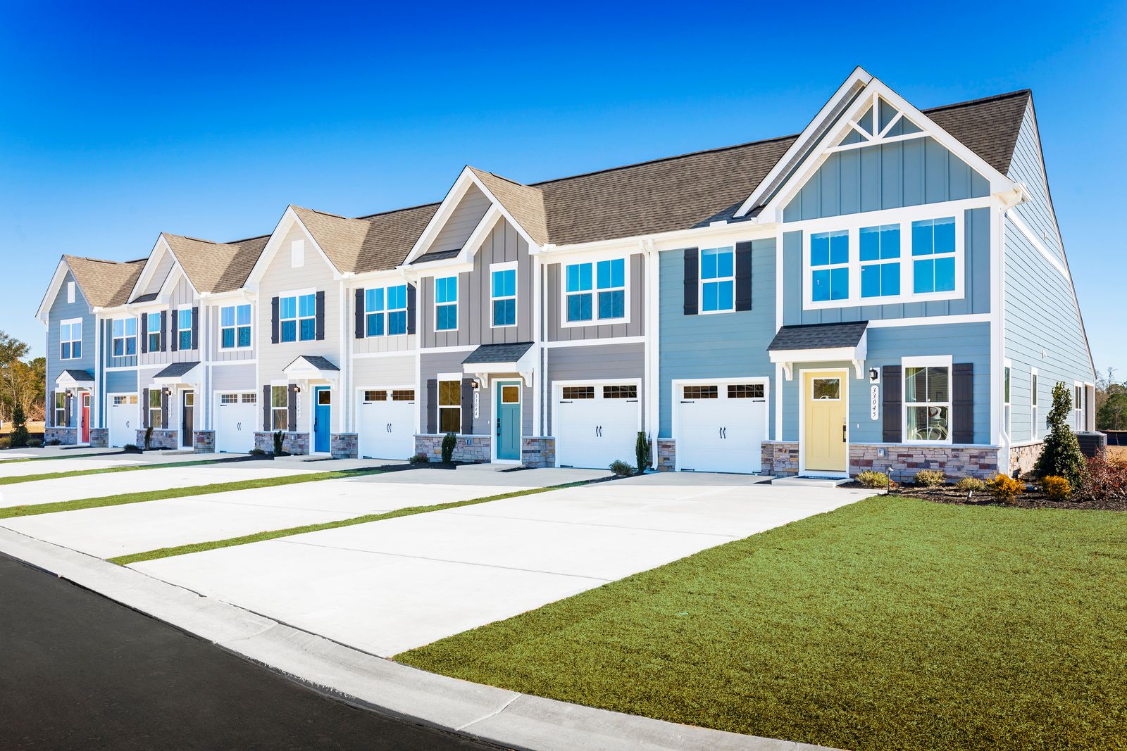 NEW TOWNHOMES WITH UPGRADED INTERIOR FEATURES, RESORT-STYLE AMENITIES AND 10 MINUTES TO WILMINGTON