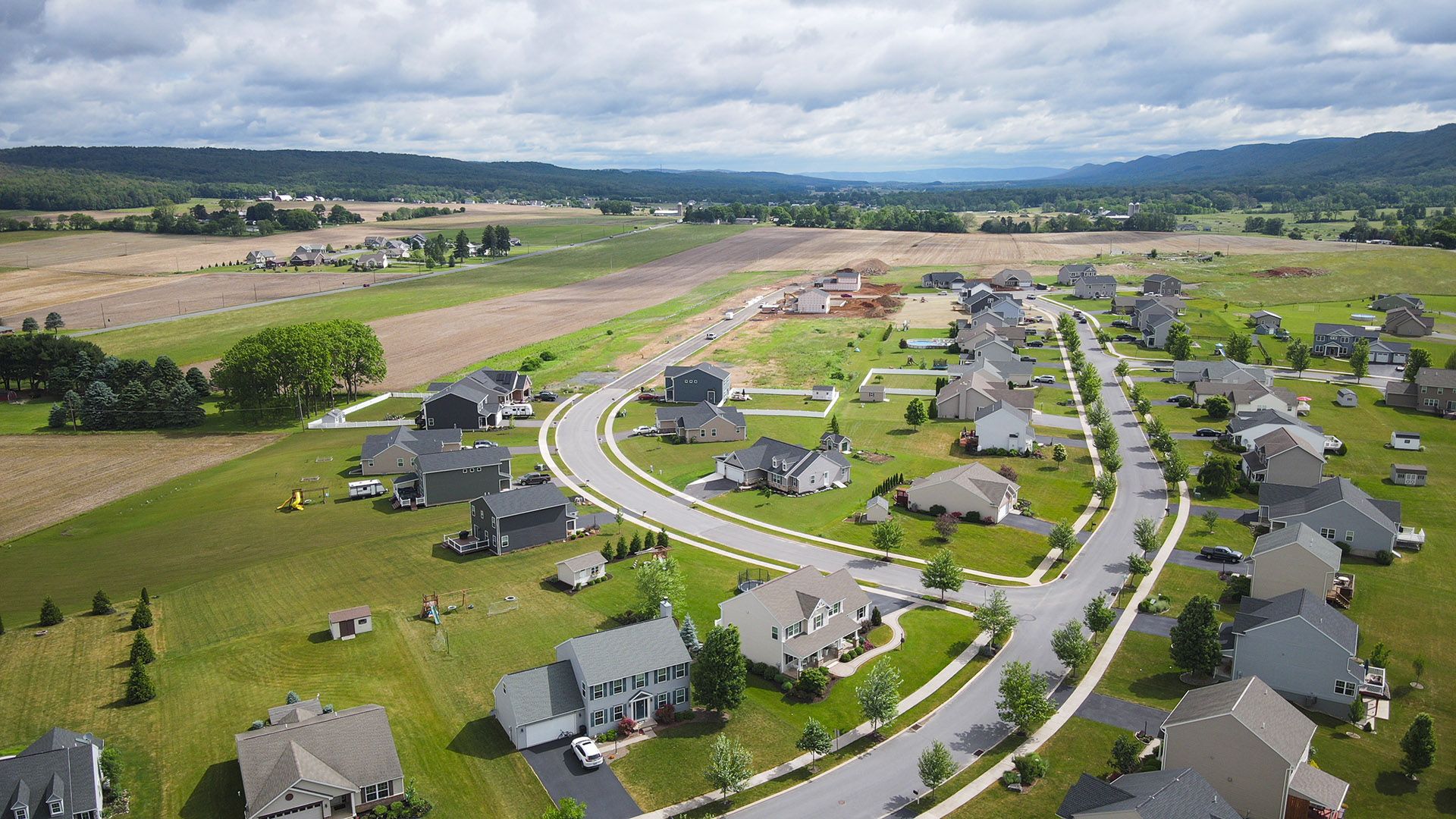 Aerial view of a single family home neighborhood with mountains in the distance