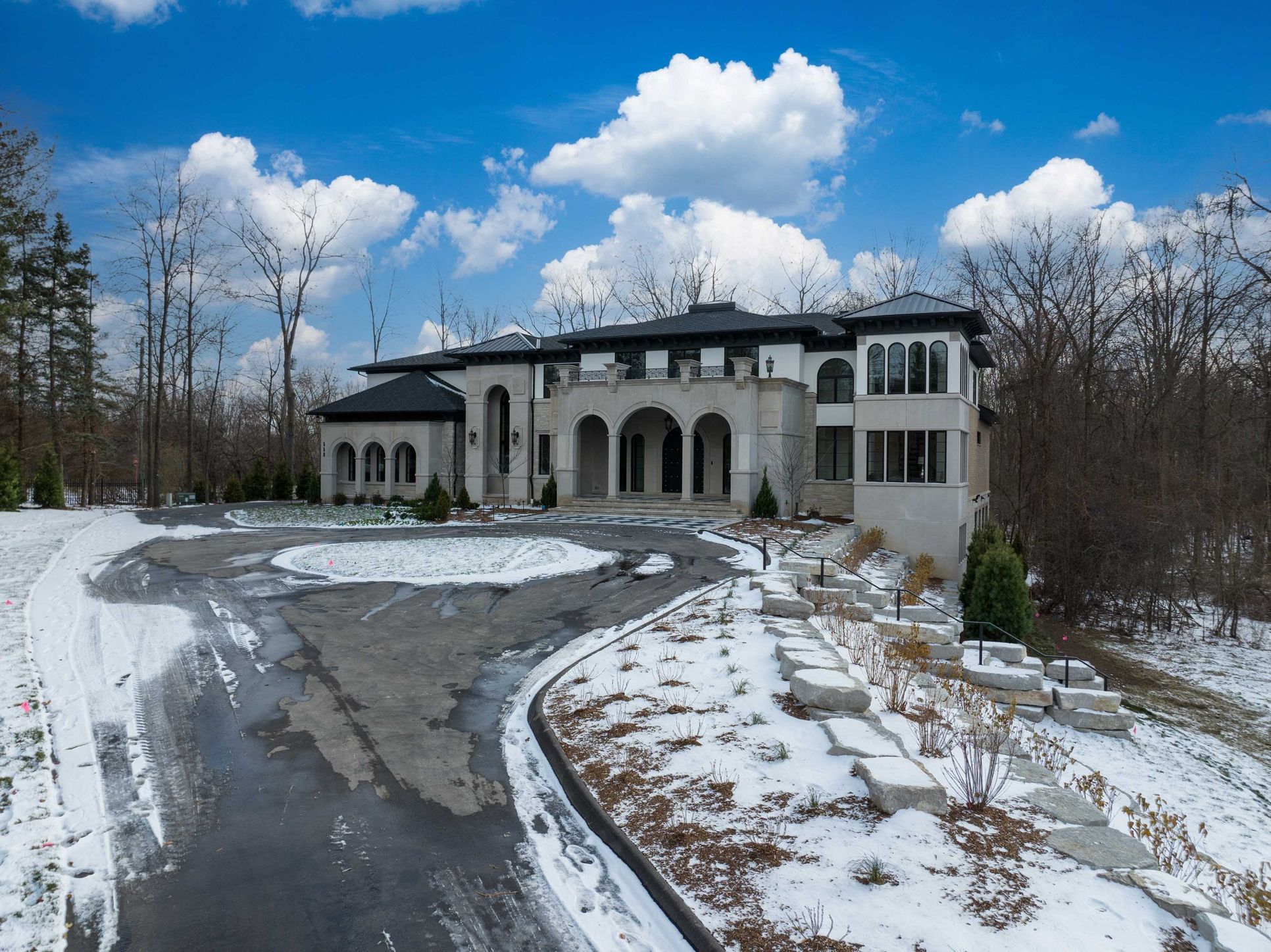 Sapphire Luxury Homes,48302