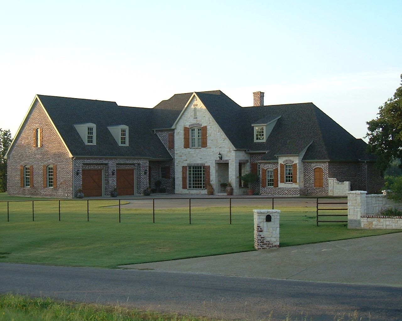 Shadden Custom Homes,76273