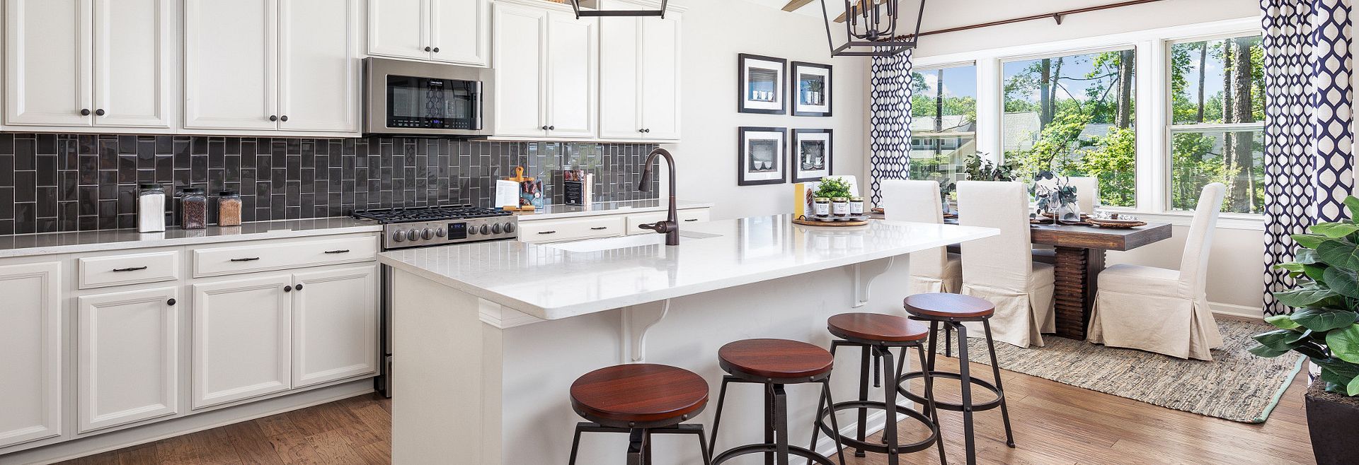 Everett Model Kitchen & Breakfast