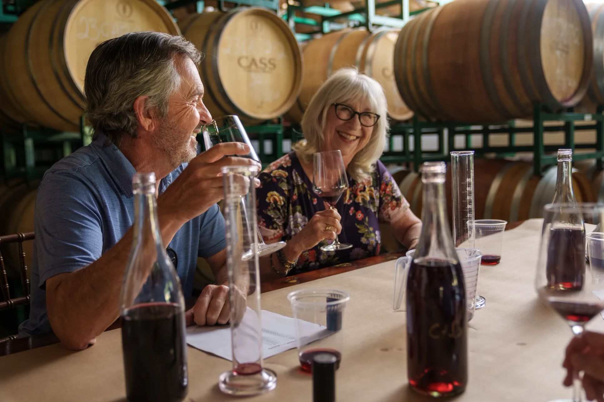 Couple Drinking Wine:Wine Tasting
