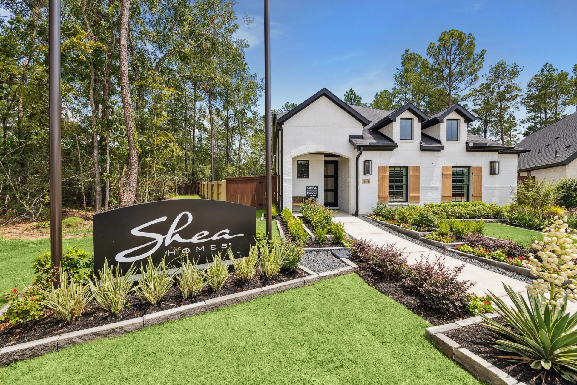 Front yard exterior:Plan 3059 model exterior