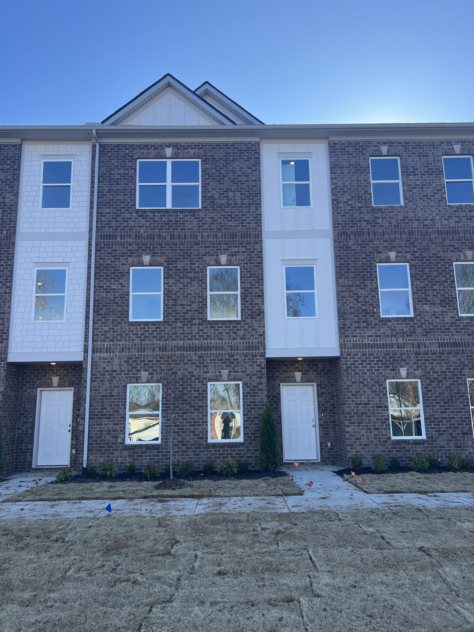 Exterior:Lot 39 to be complete in January.