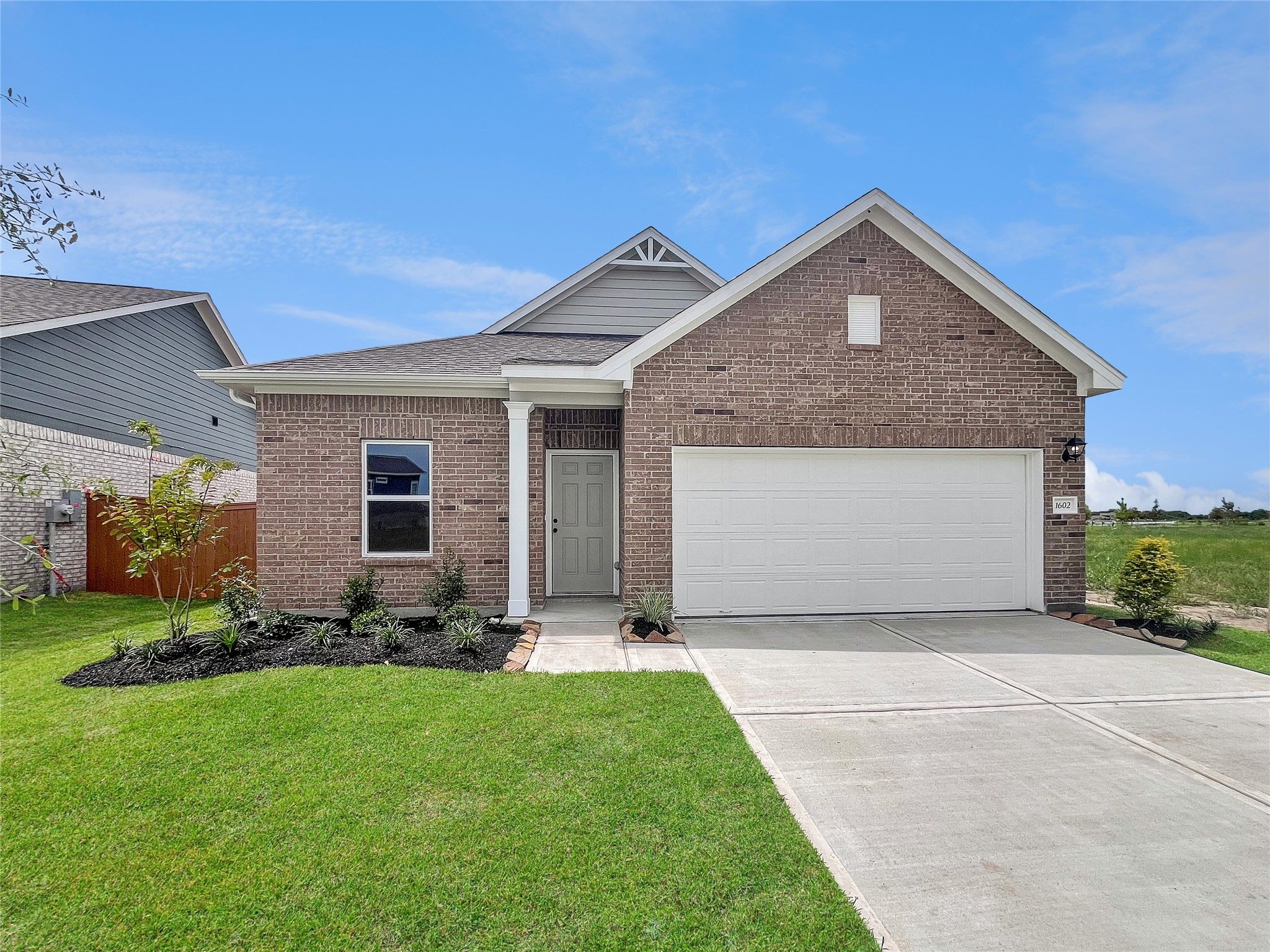 Exterior:The Oakshire II- Front Exterior.