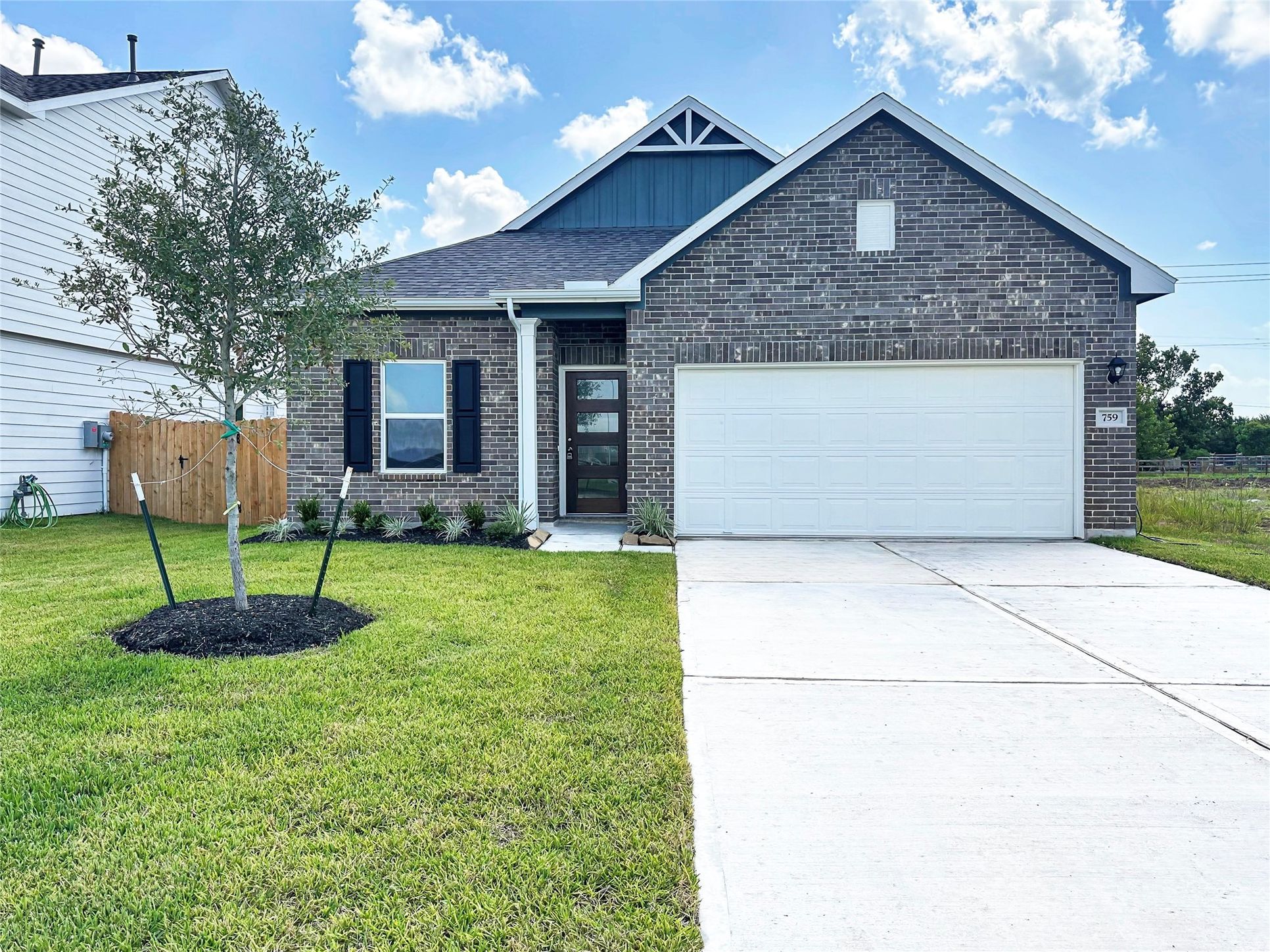 Exterior:The Oakshire II- Elevation G.