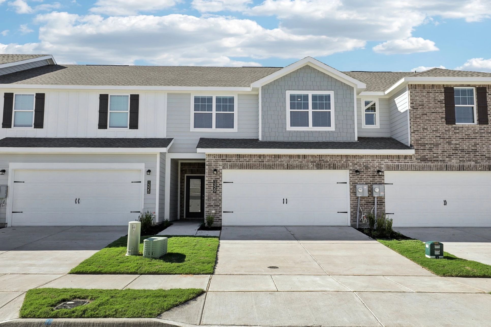 Broadmoor Village,75104