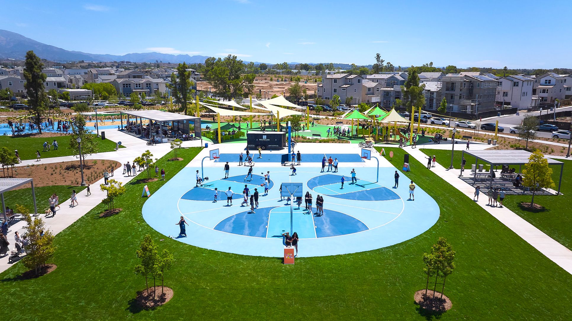 Luna Park:Half court basketball courts