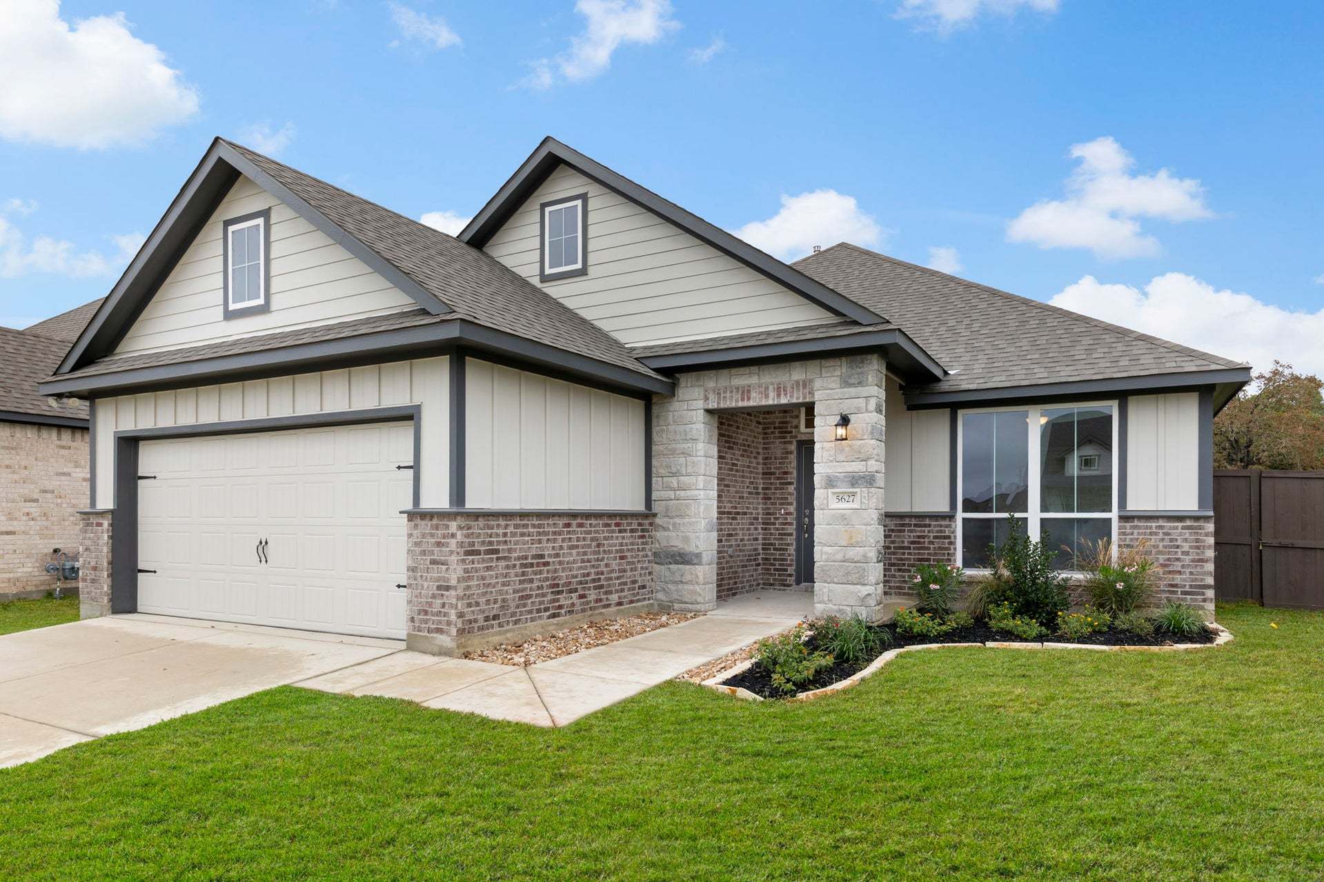 Exterior:https://myhome.anewgo.com/client/stylecraft/community/Our%20Plans/plan/1846%20%7C%20Nolan%20Classic?
